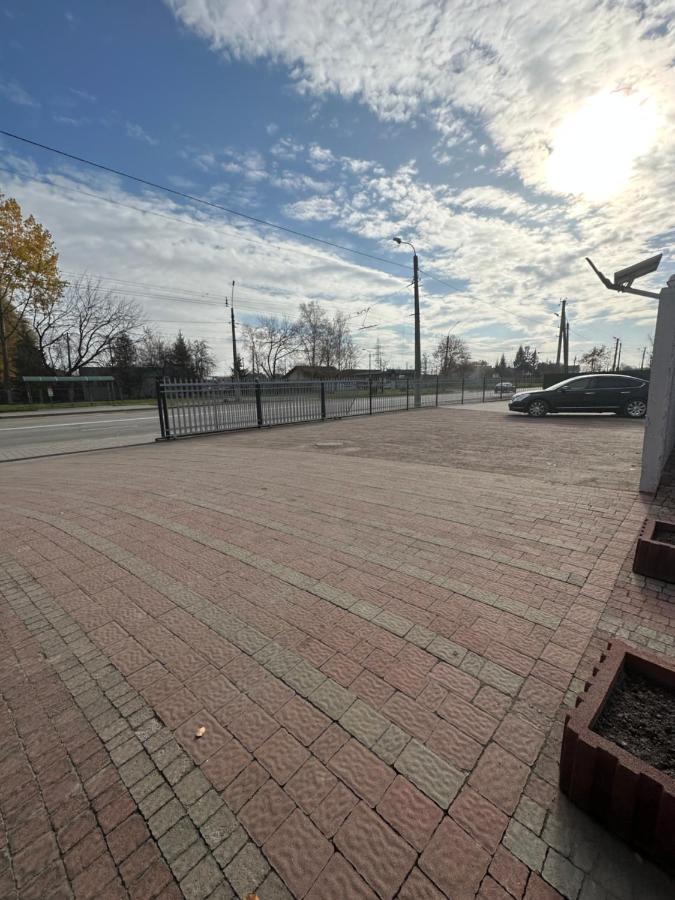 Отель Yunist Ивано-Франковск Экстерьер фото
